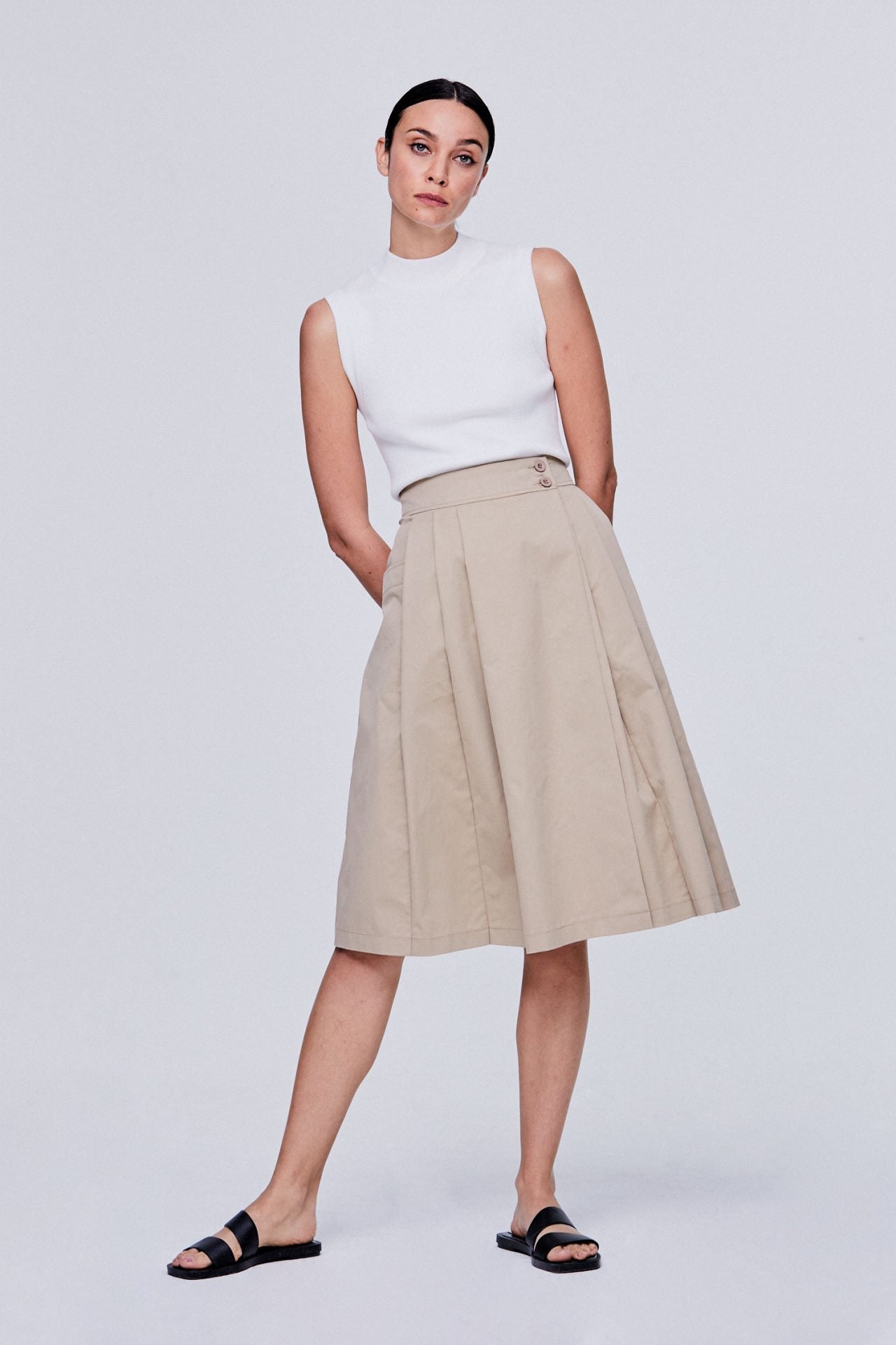 color:KHAKI