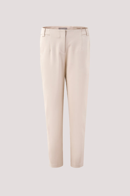 color:BEIGE