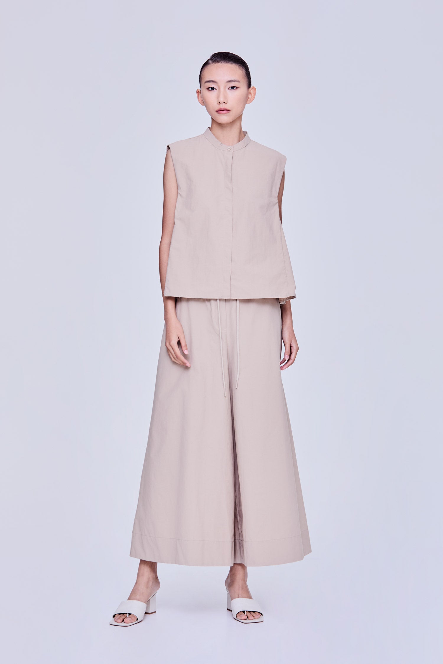 color:KHAKI