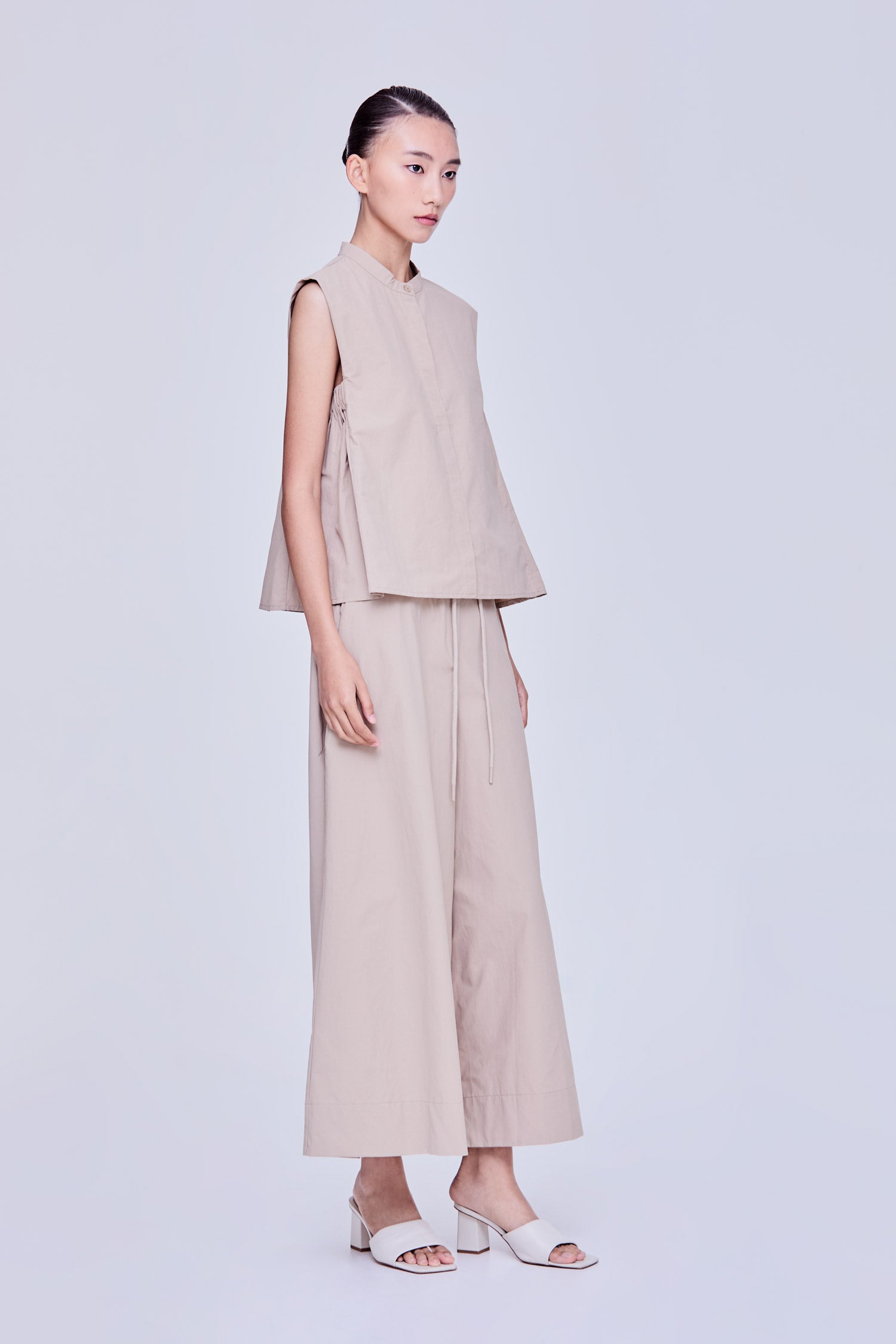 color:KHAKI