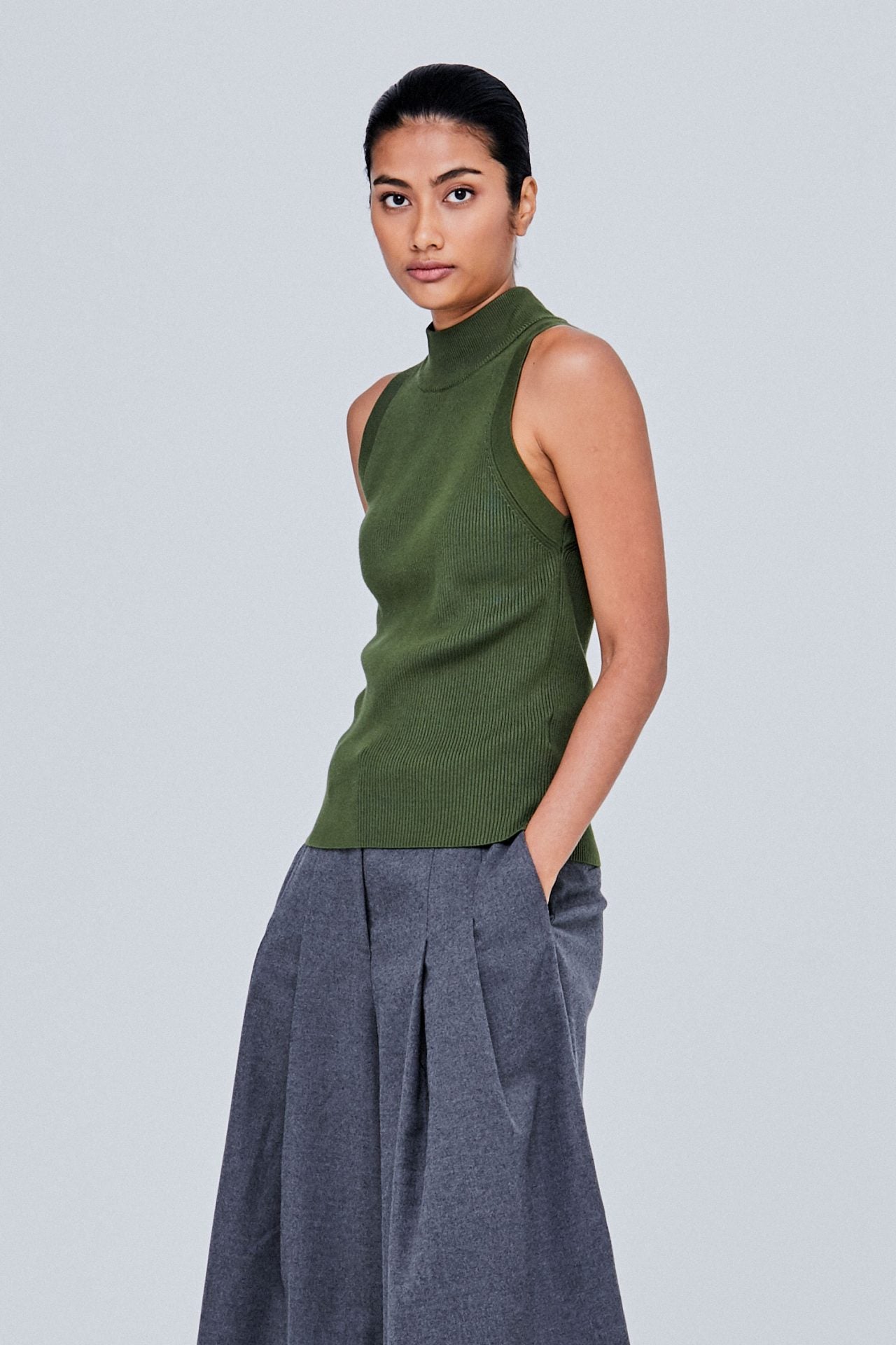 color:ARMY GREEN