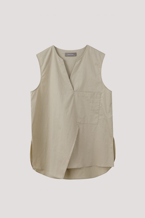color:BEIGE