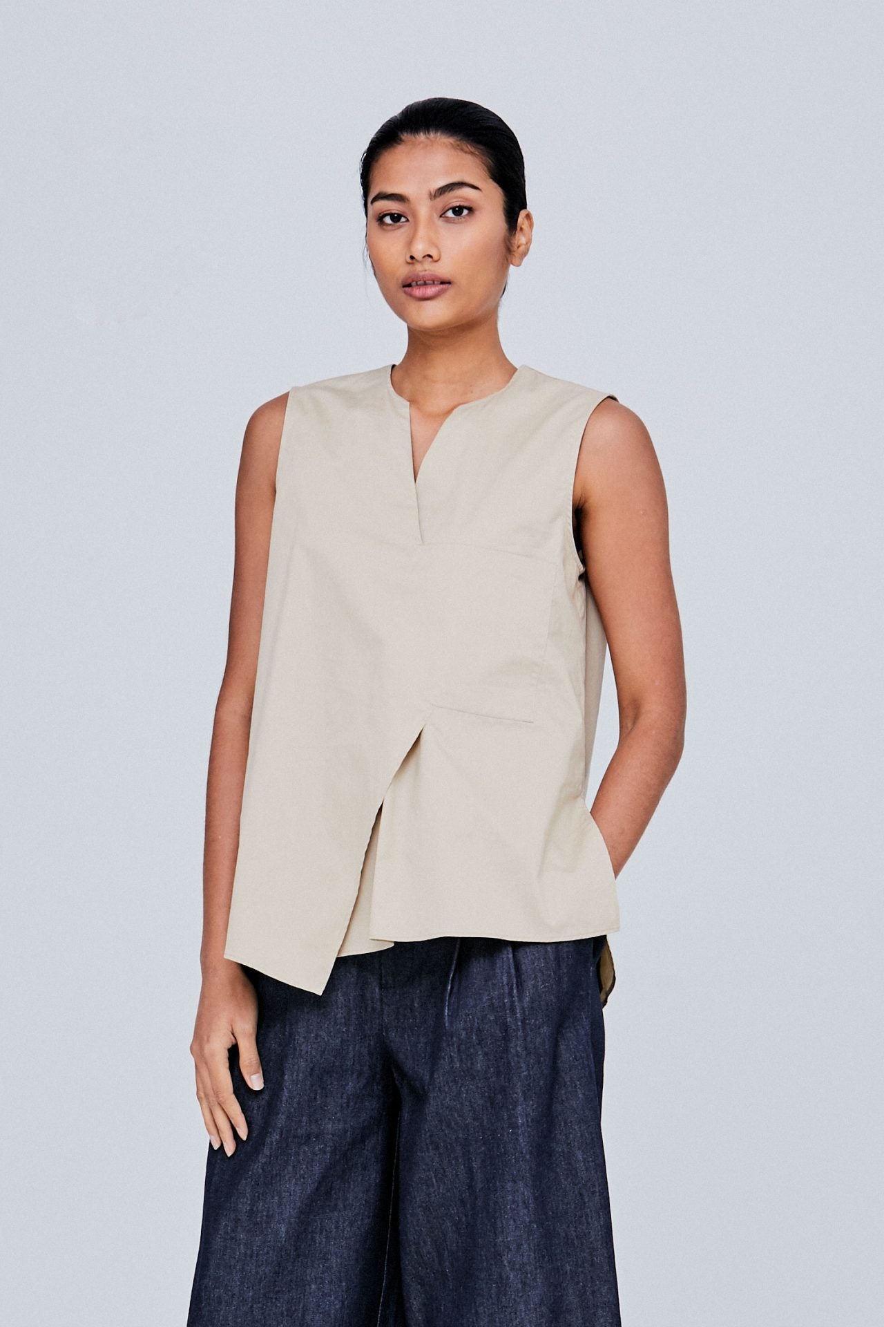 color:BEIGE