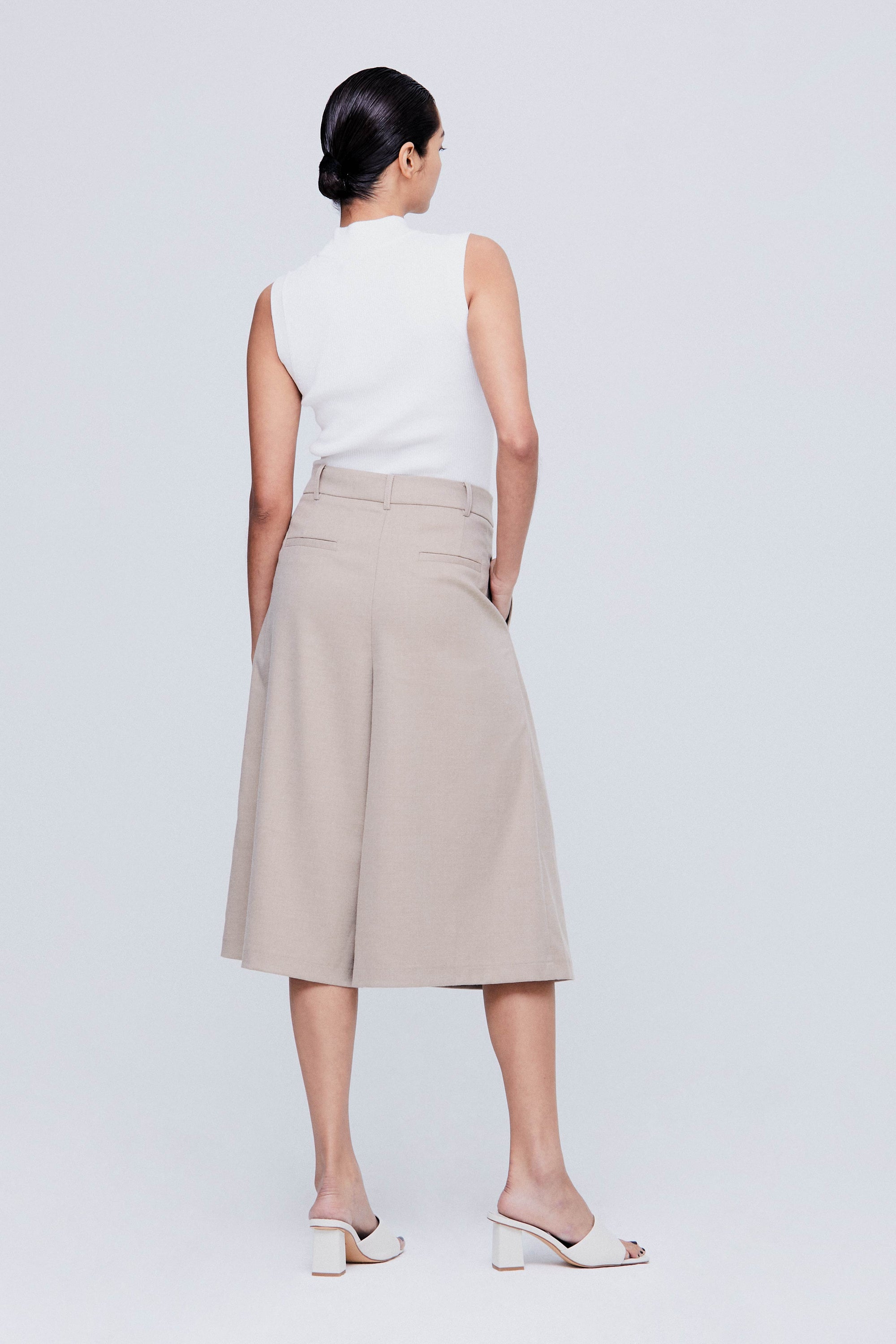 color:KHAKI