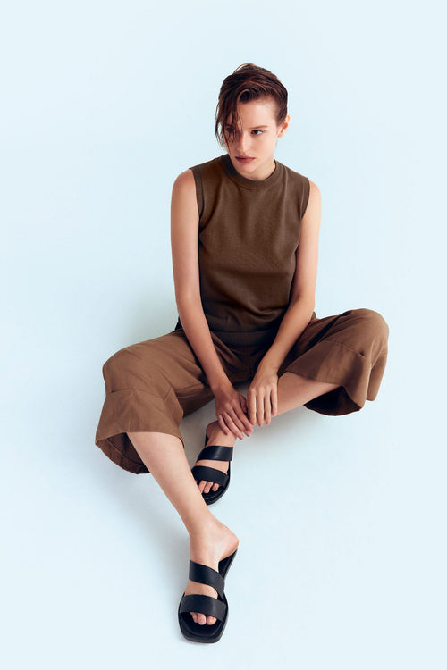Side Trimmed Knit