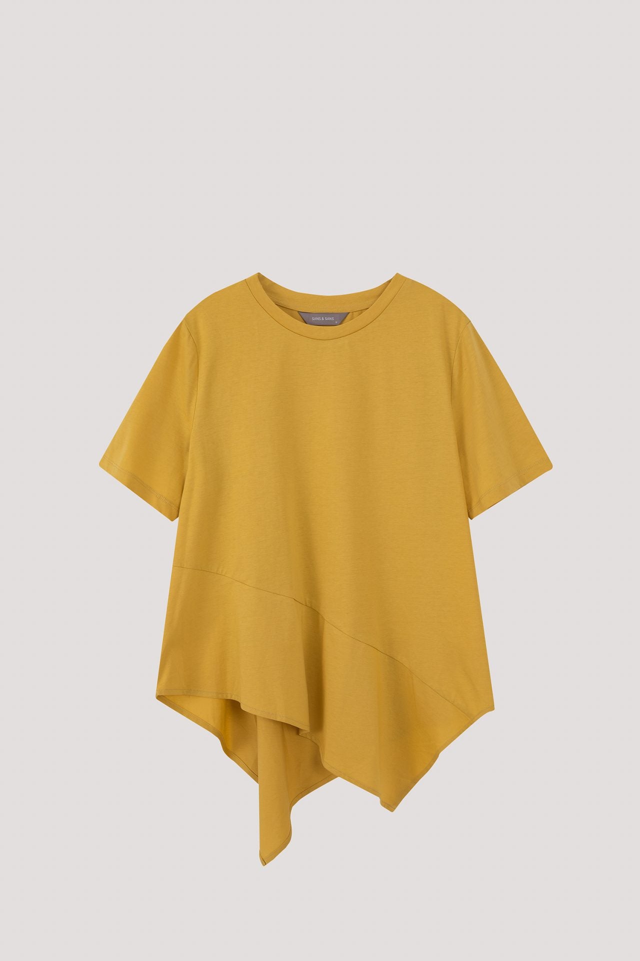 color:YELLOW