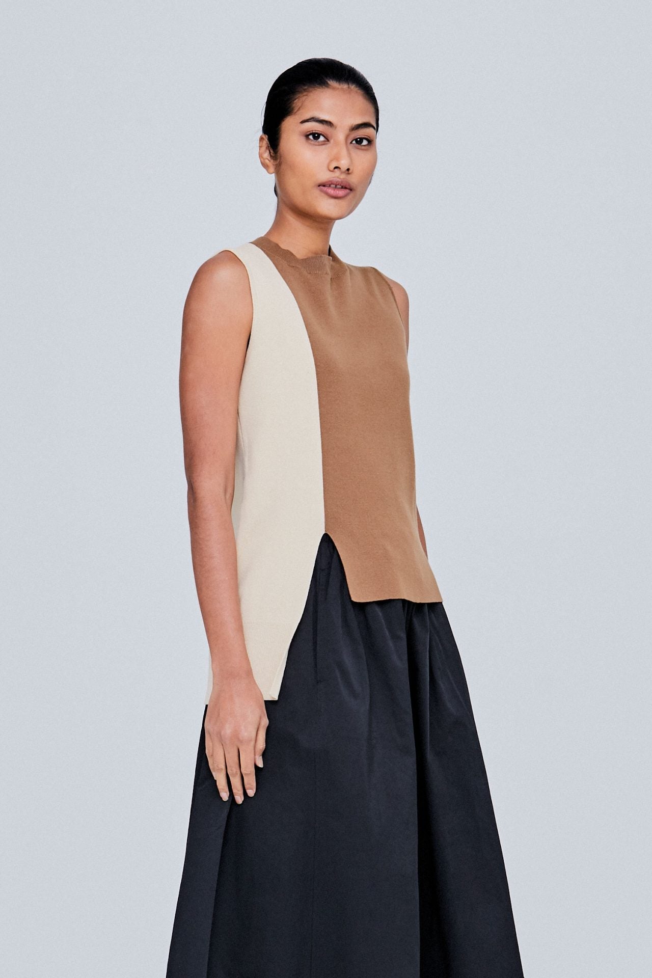 color:BEIGE