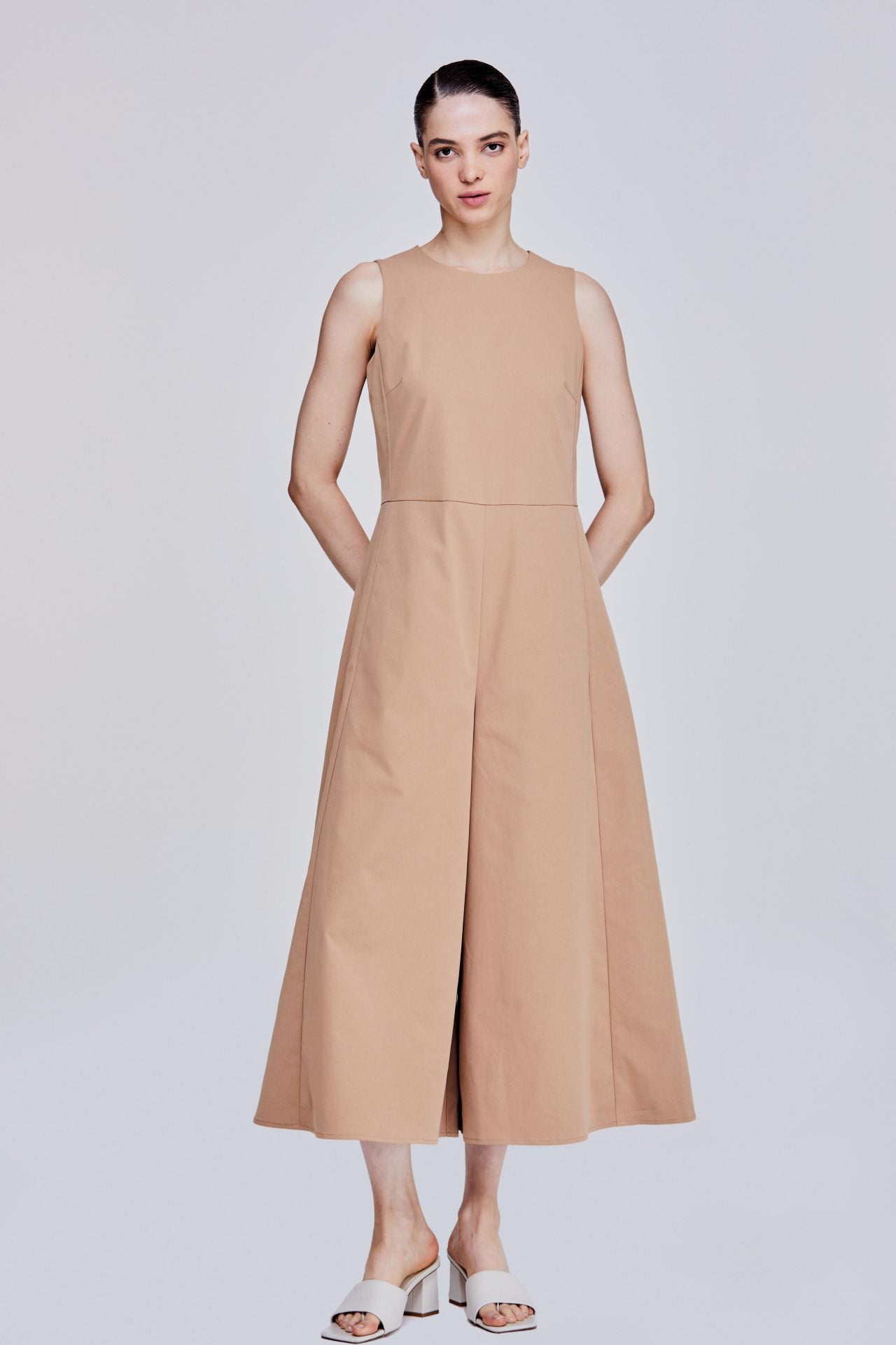color:KHAKI