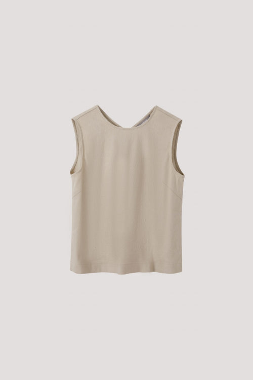 color:BEIGE
