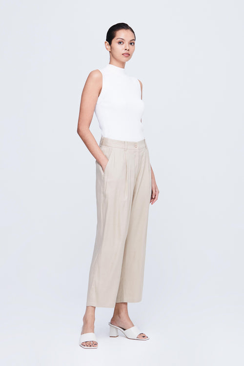 color:BEIGE