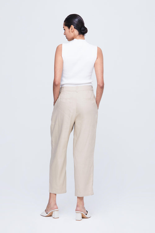 color:BEIGE