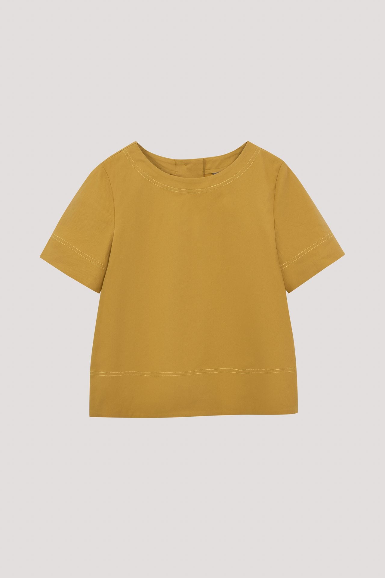 color:YELLOW