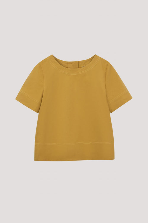 color:YELLOW