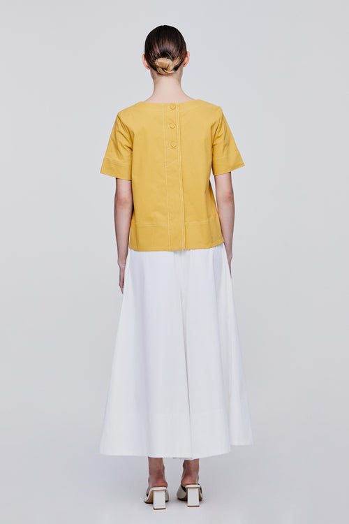 color:YELLOW