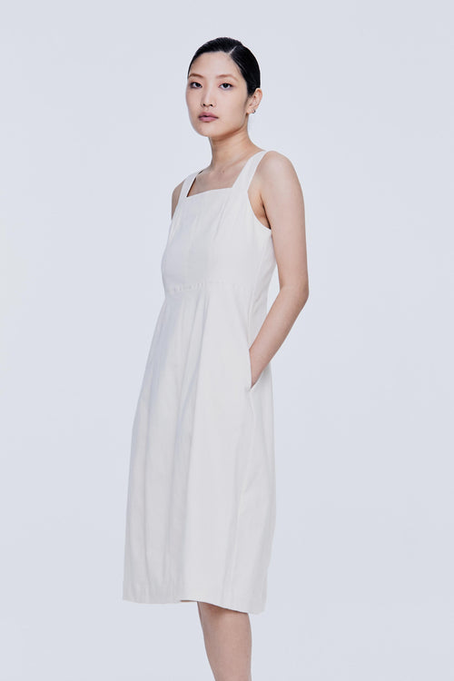 color:BEIGE