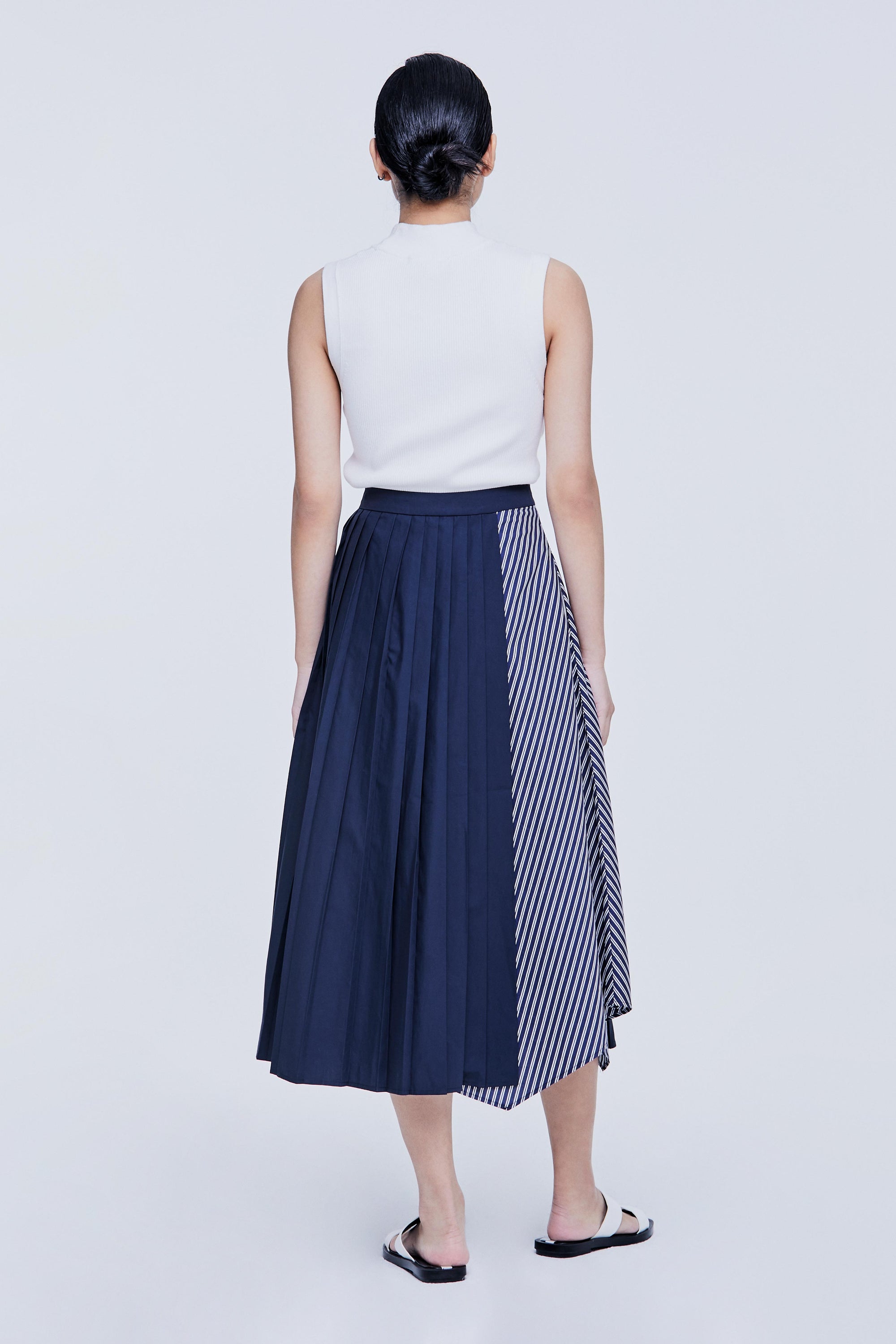 color:NAVY