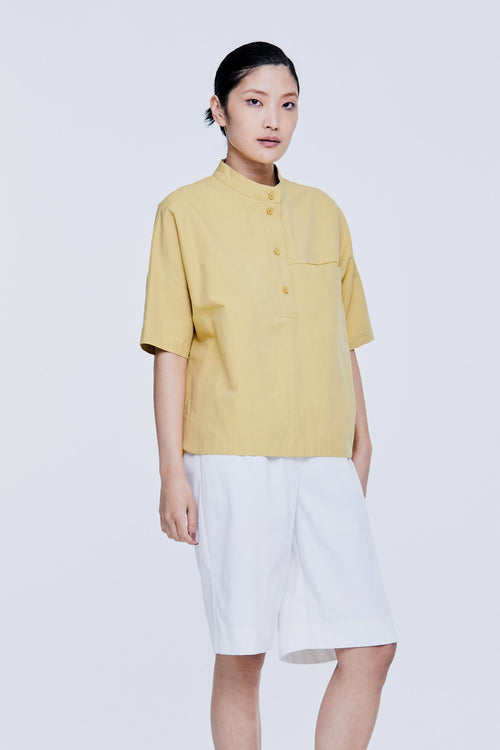 color:YELLOW