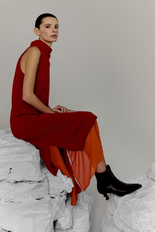 color:TANGERINE