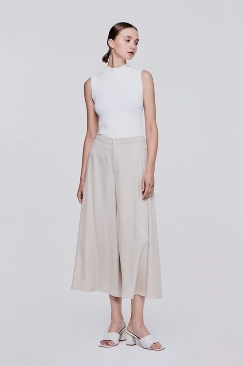 color:BEIGE