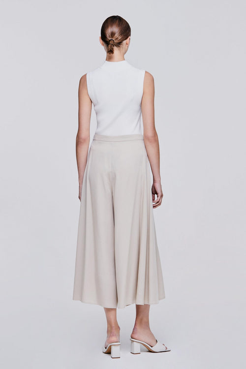 color:BEIGE