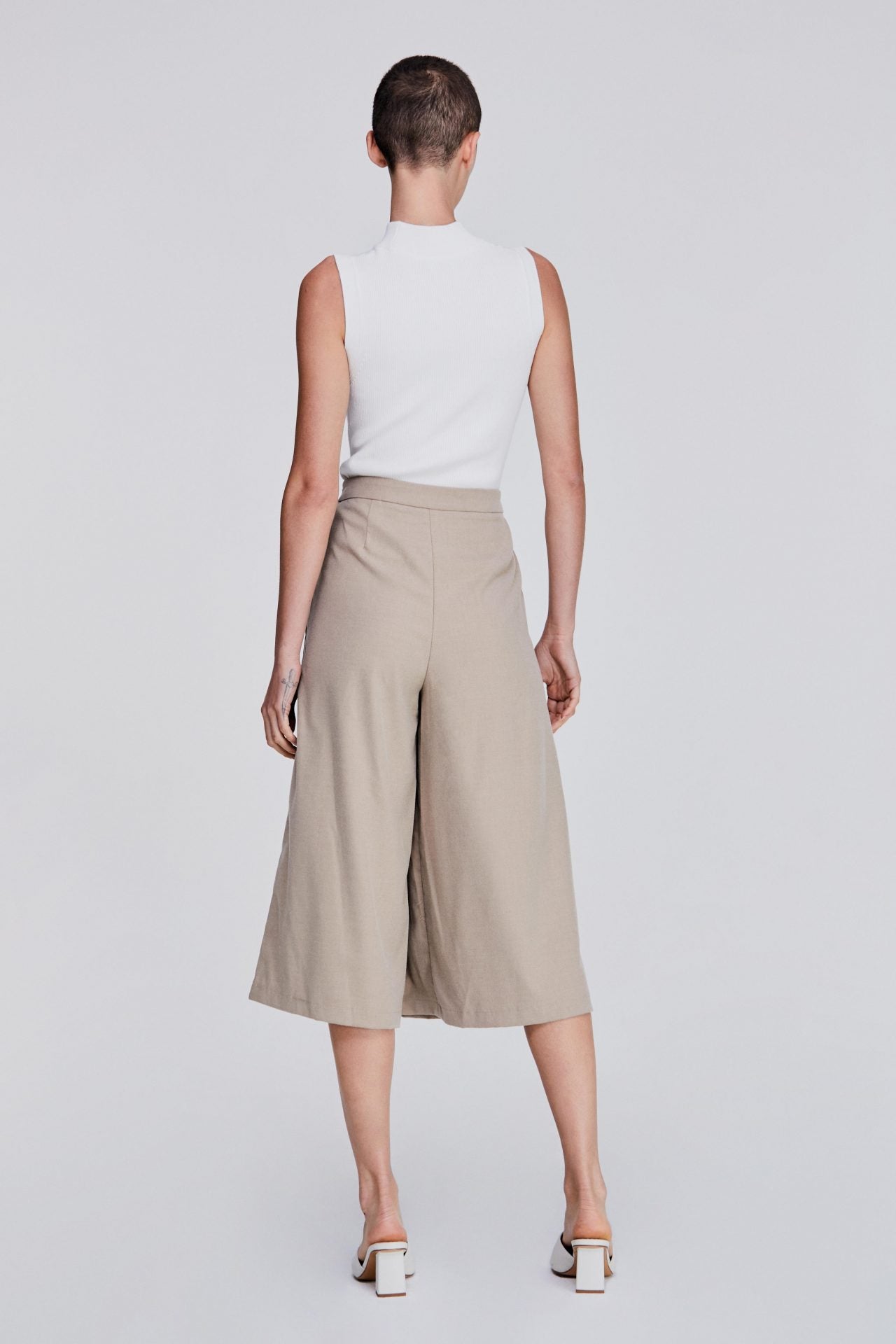 color:KHAKI