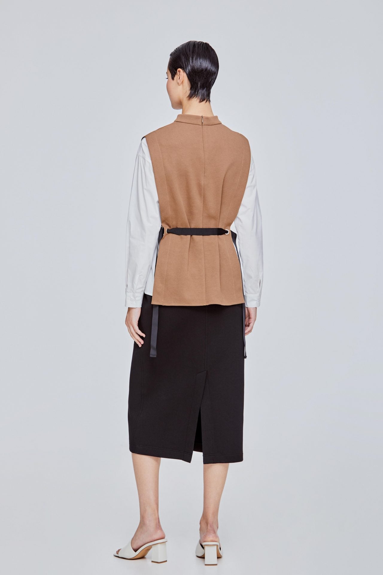 color:BROWN