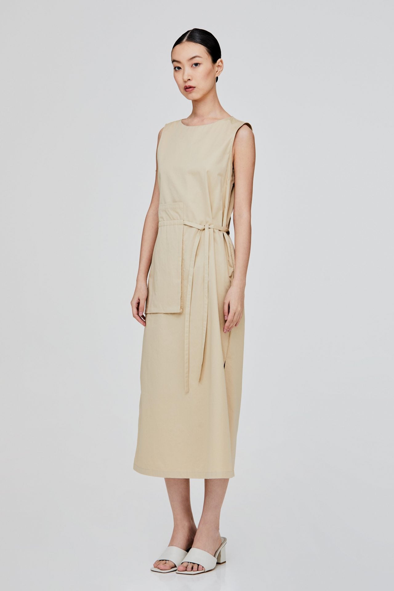 color:BEIGE