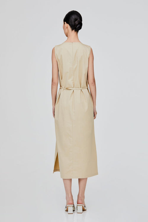 color:BEIGE