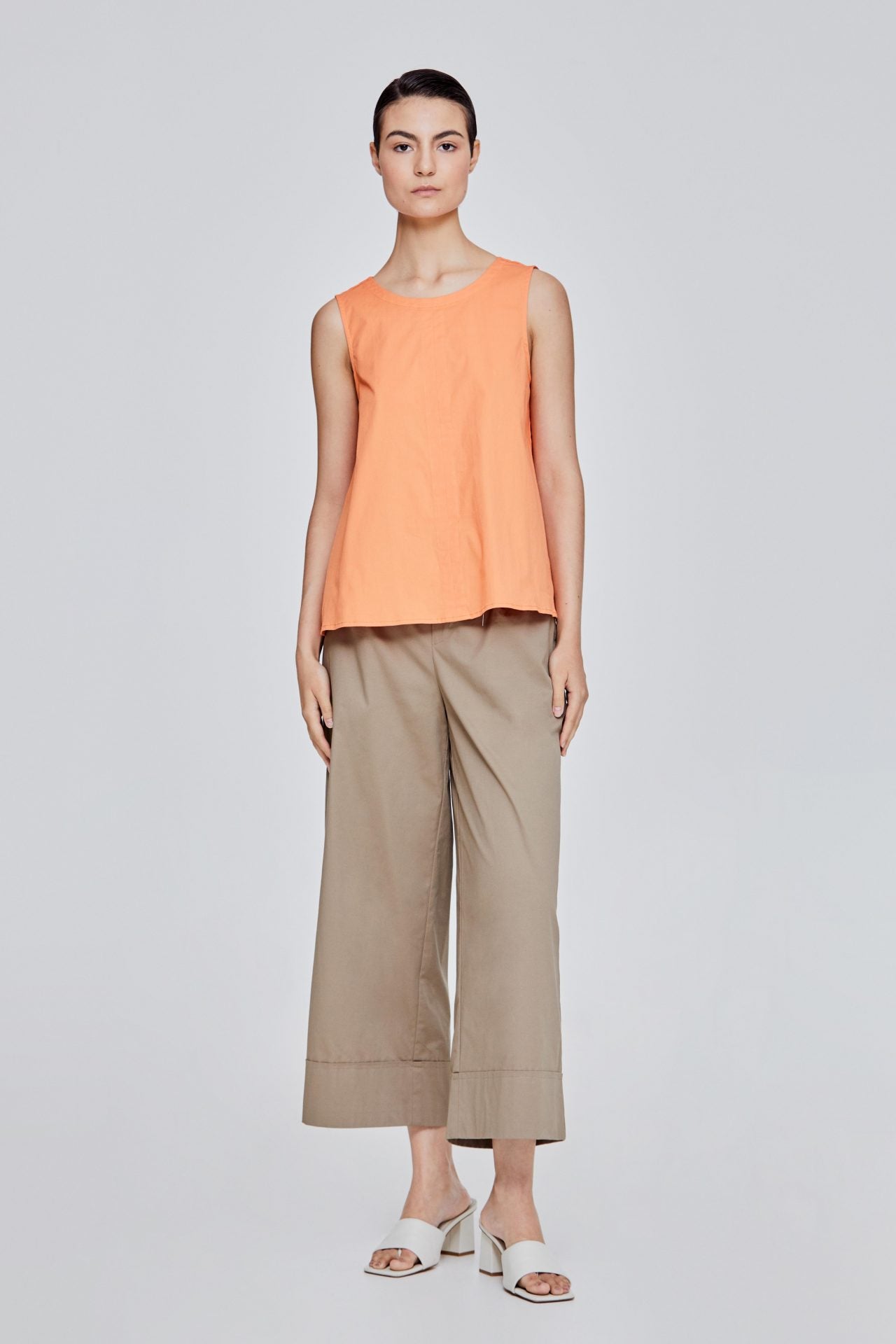 color:APRICOT