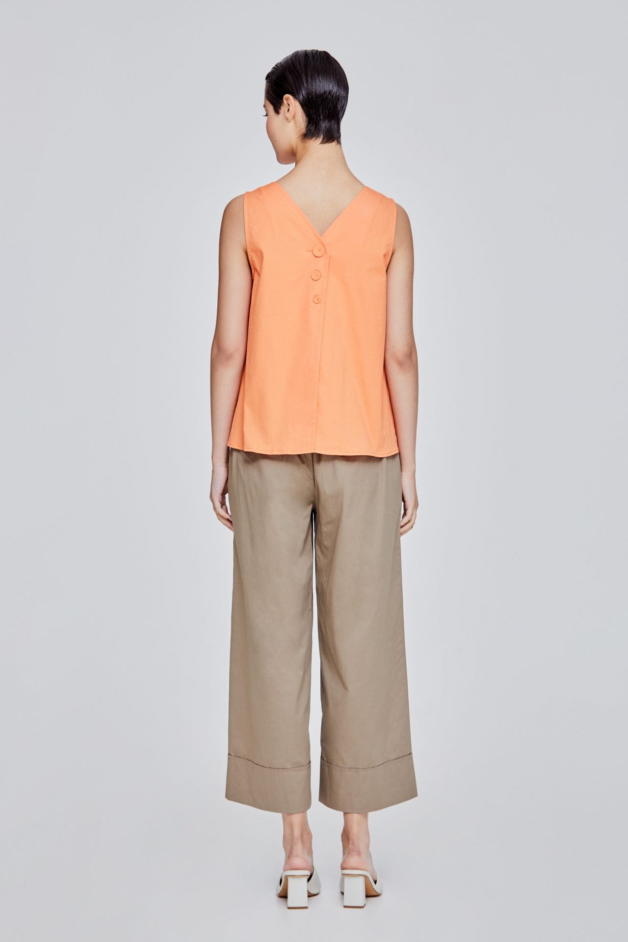 color:APRICOT