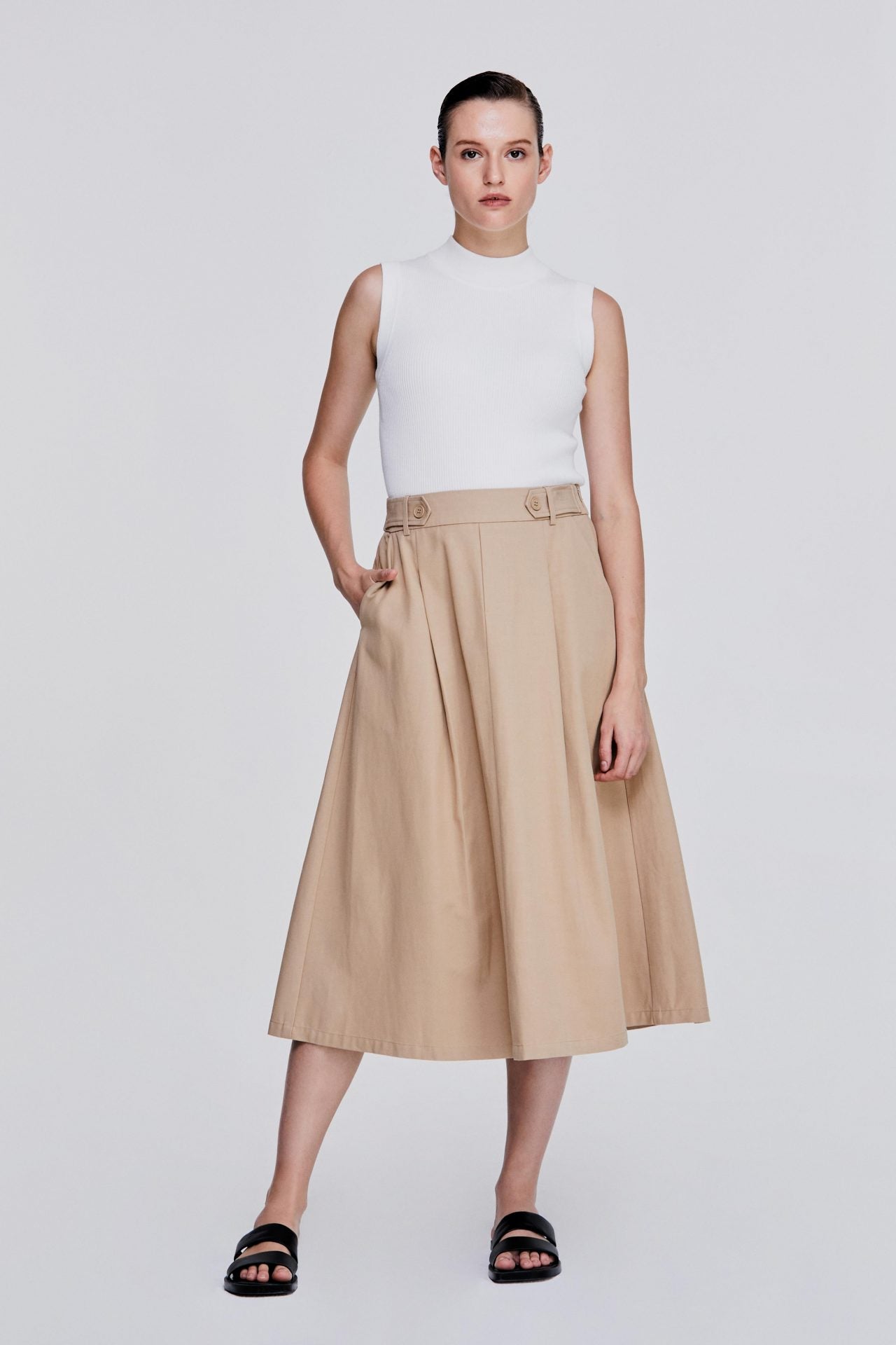 color:KHAKI
