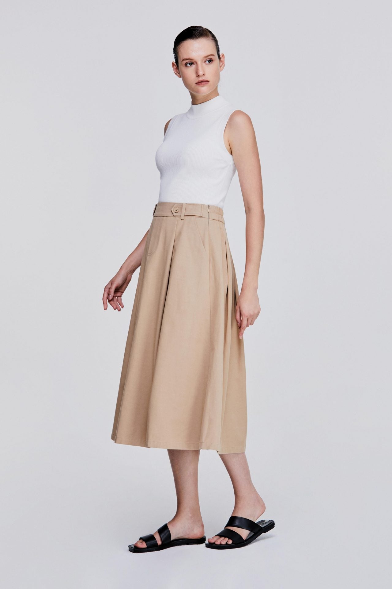 color:KHAKI