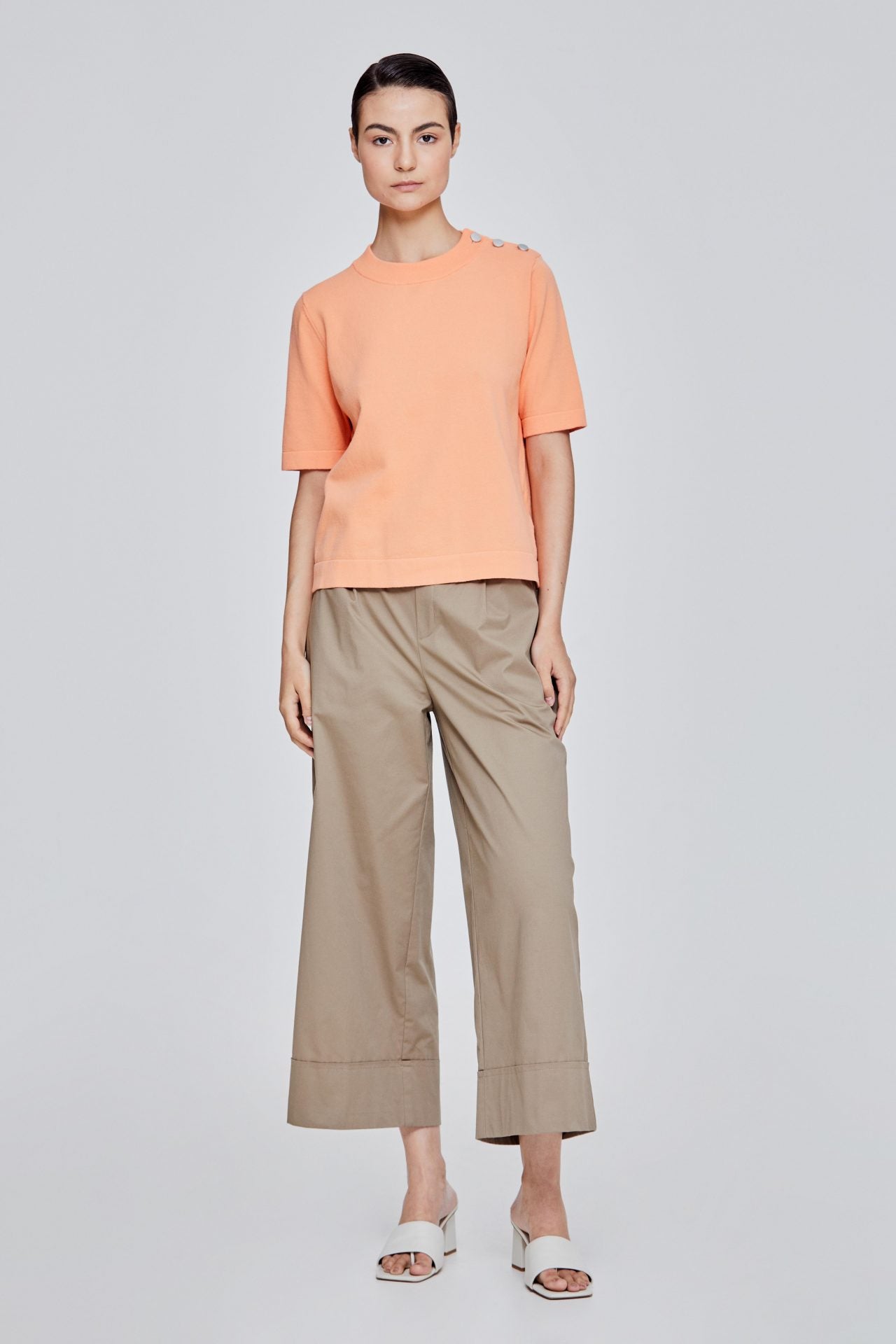 color:APRICOT