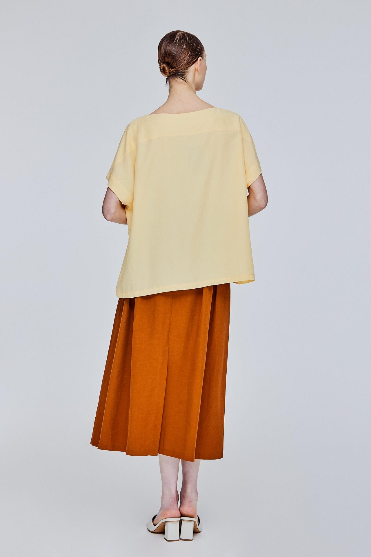 color:PALE YELLOW