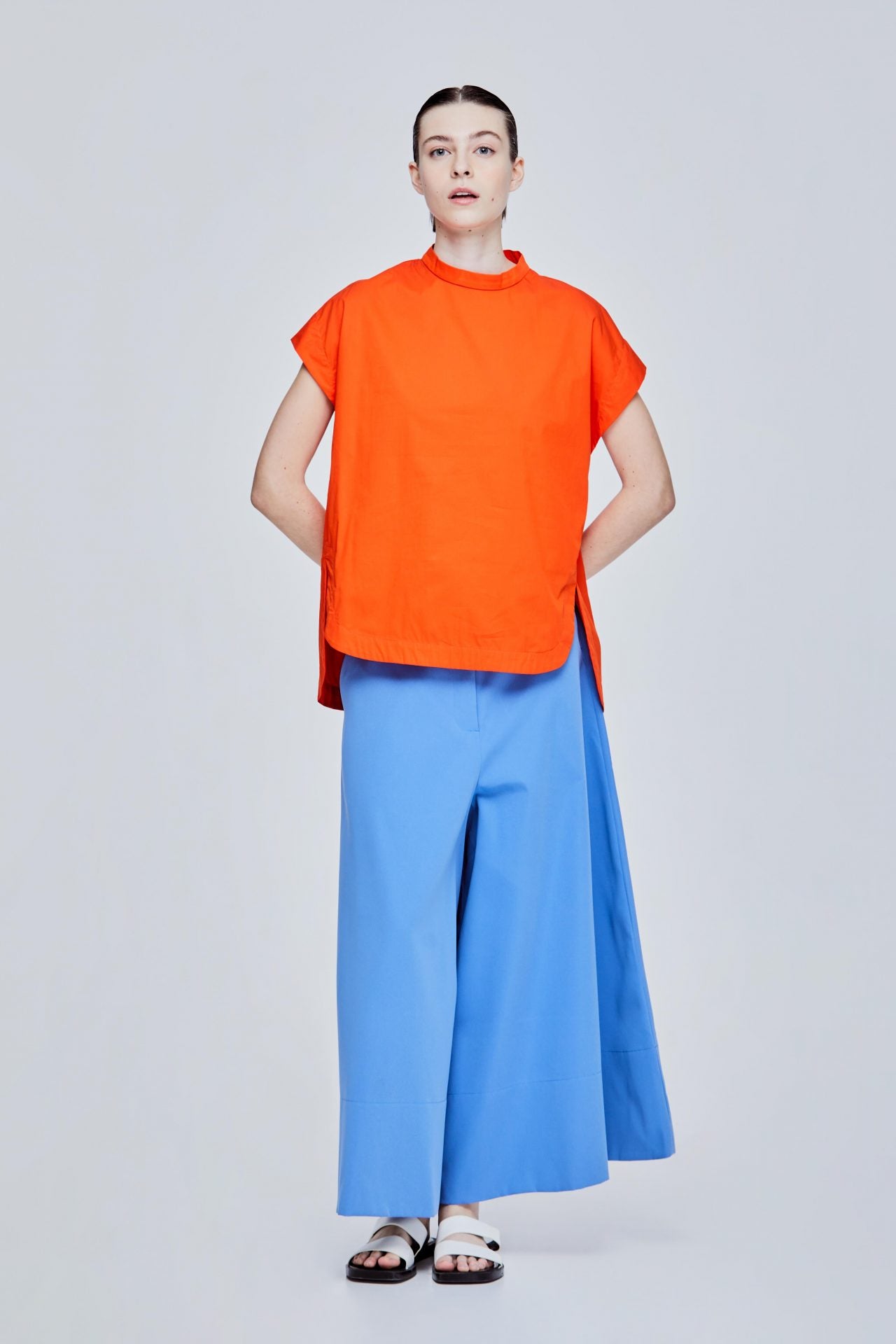 color:ORANGE