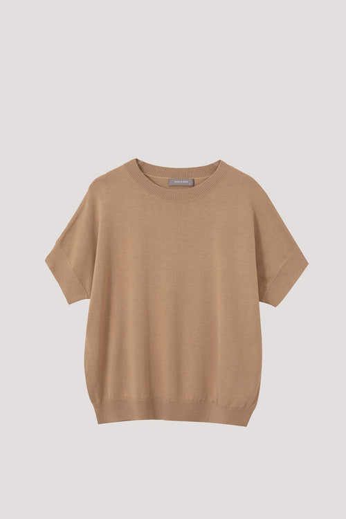 color:BEIGE