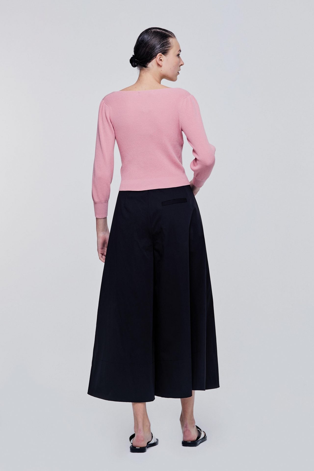 color:PINK