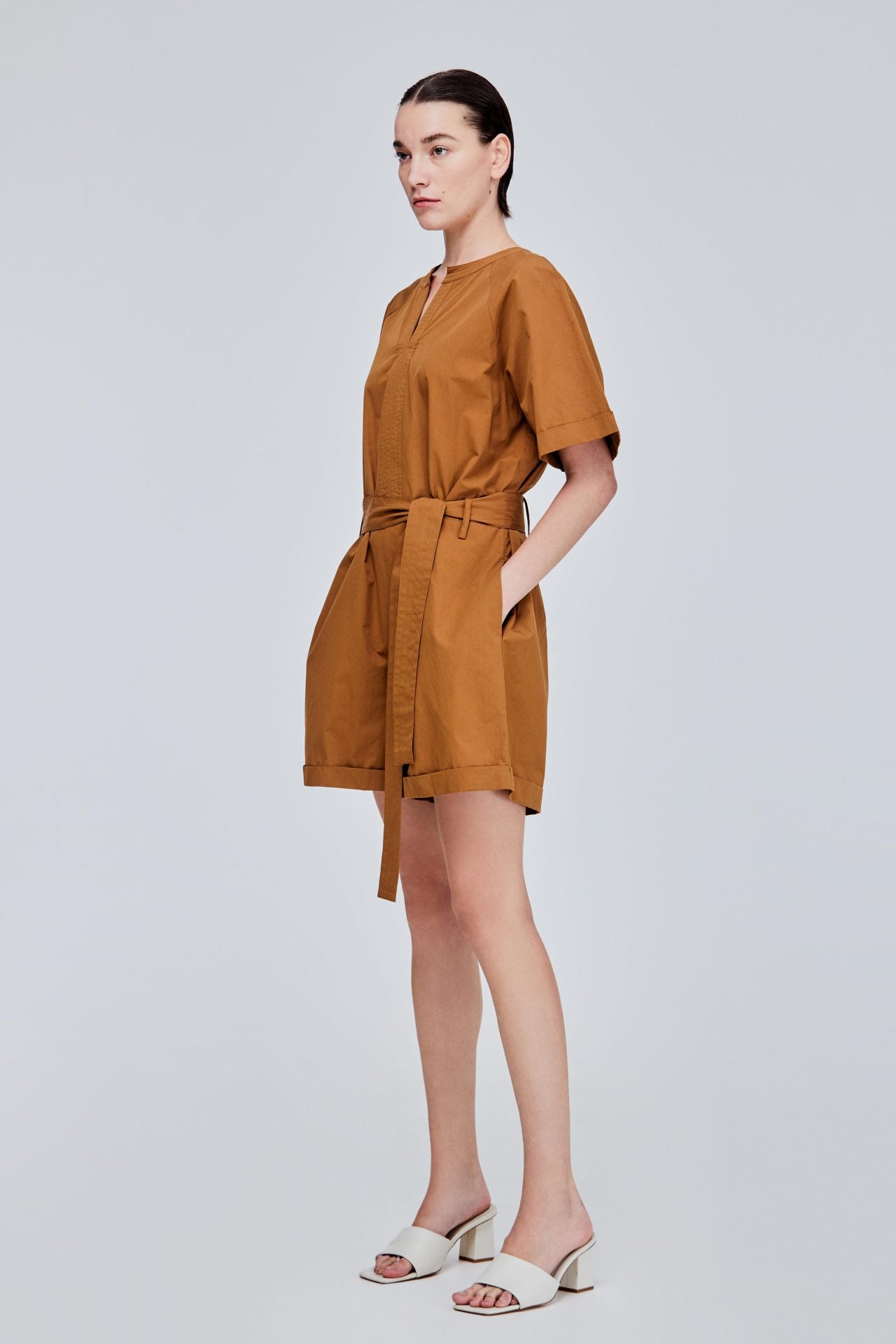 color:BROWN