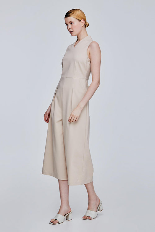 color:BEIGE