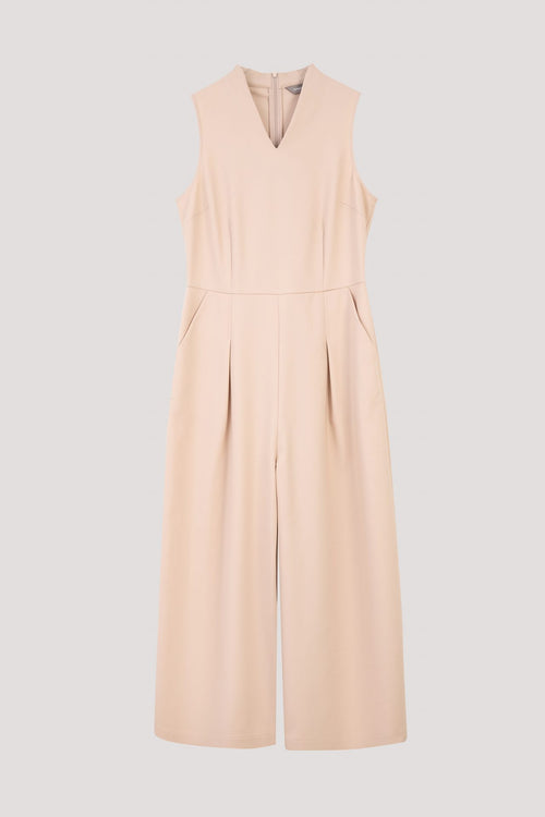 color:BEIGE