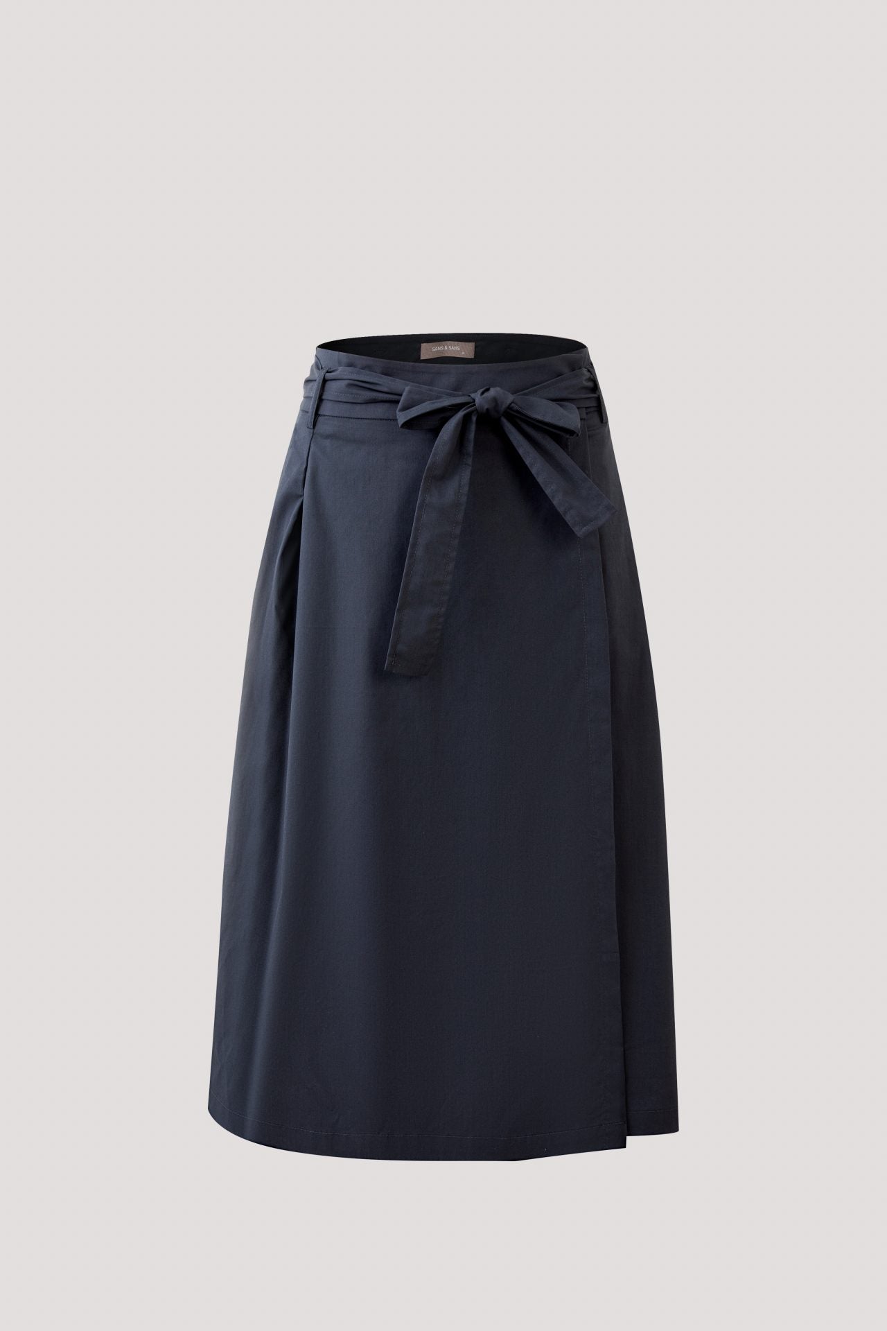 color:NAVY