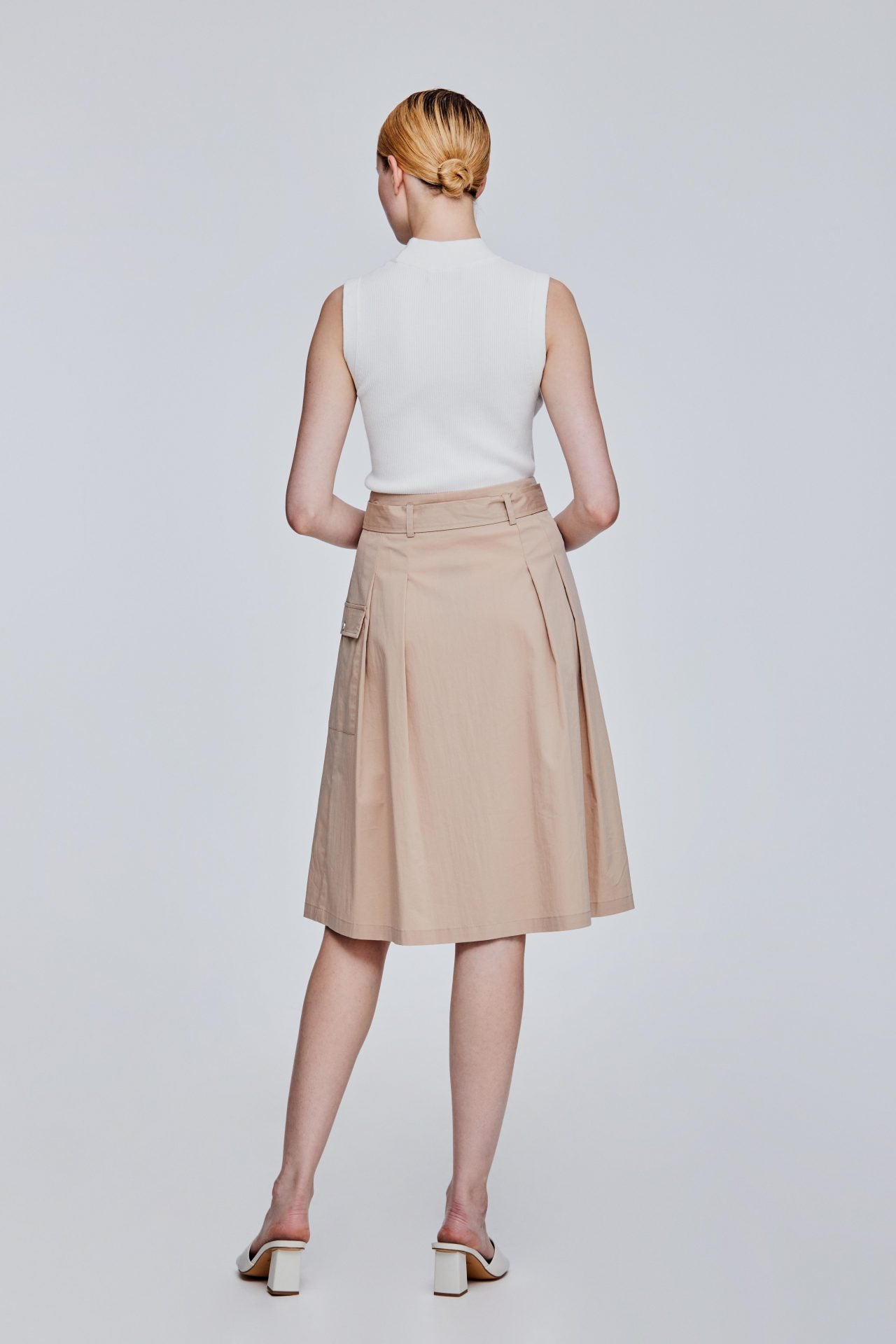 color:TAUPE