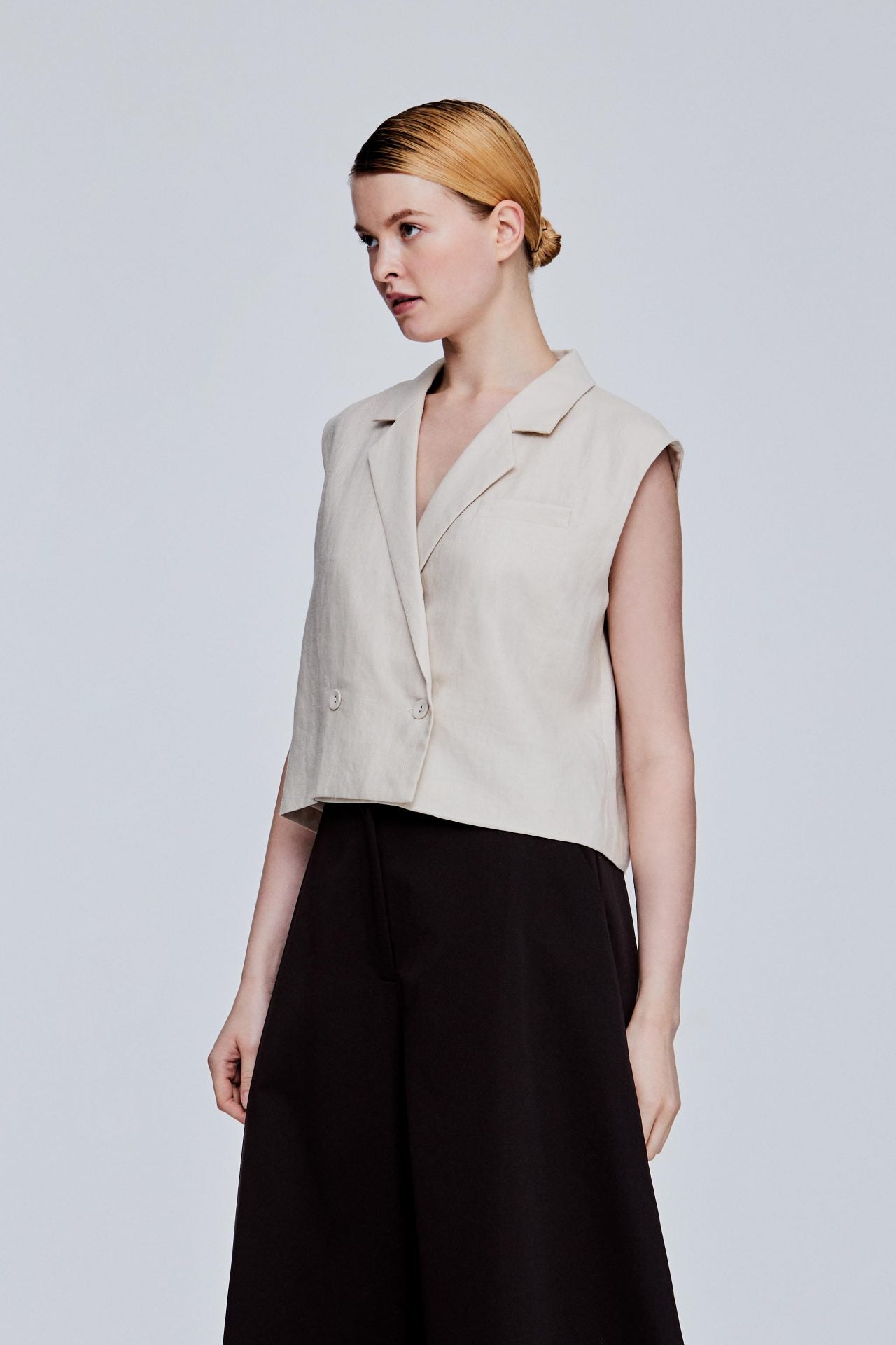 color:BEIGE