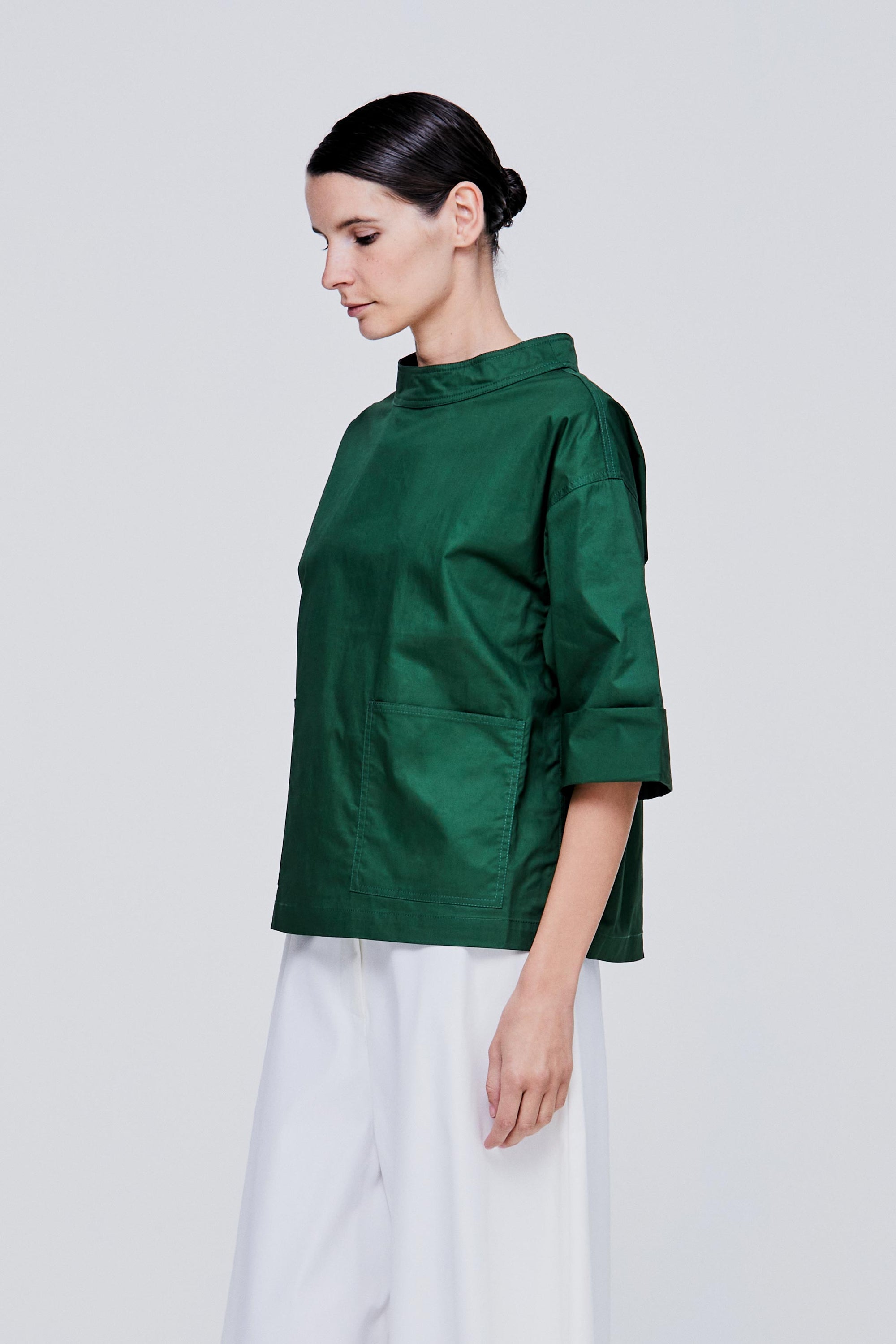 color:GREEN