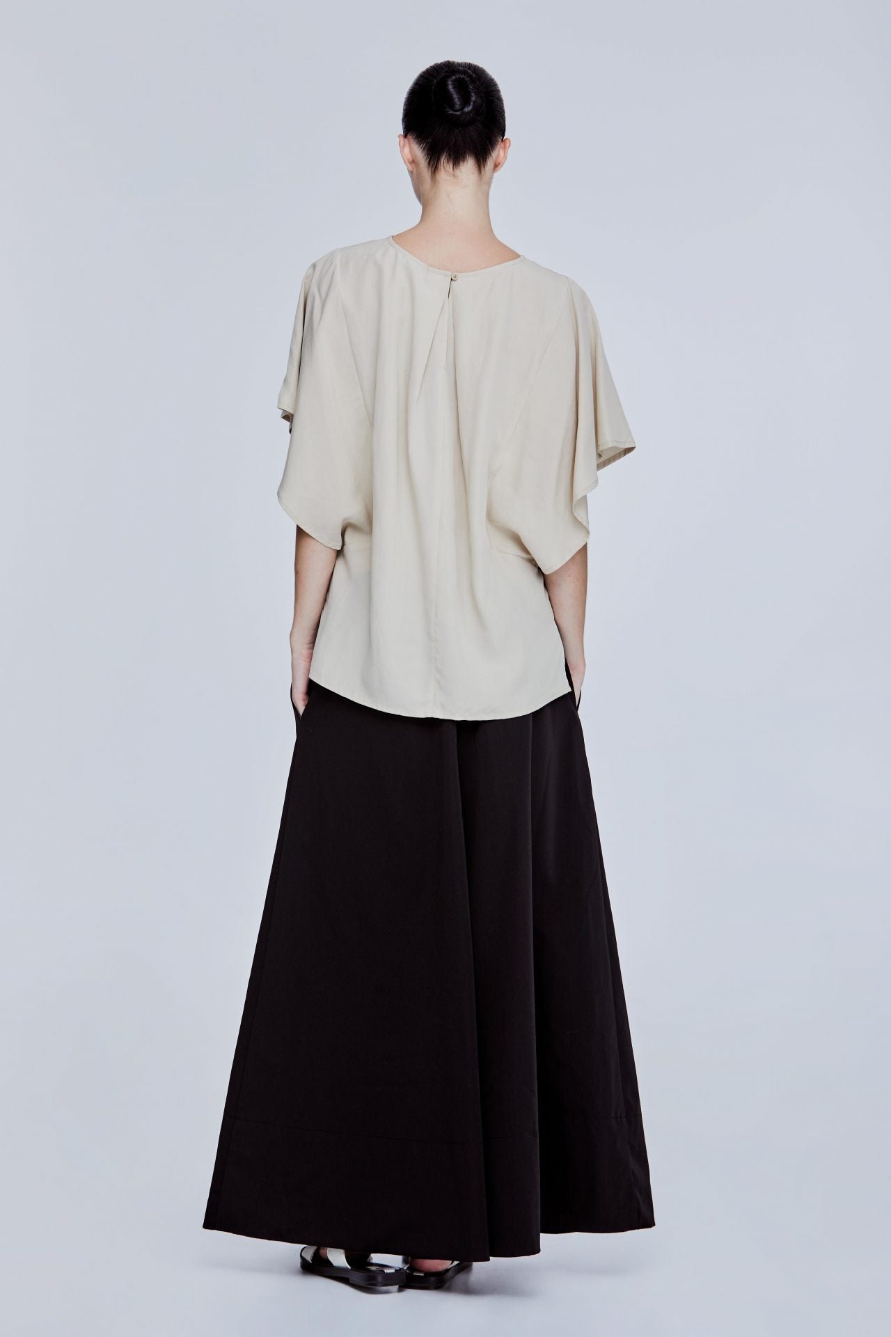 color:BEIGE