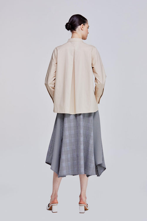 color:BEIGE