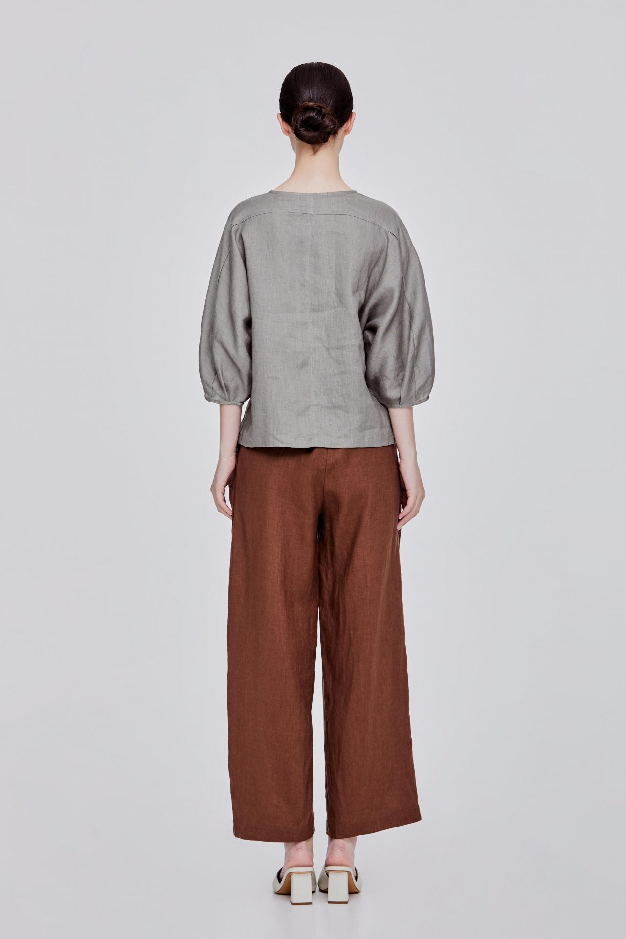 color:GREY