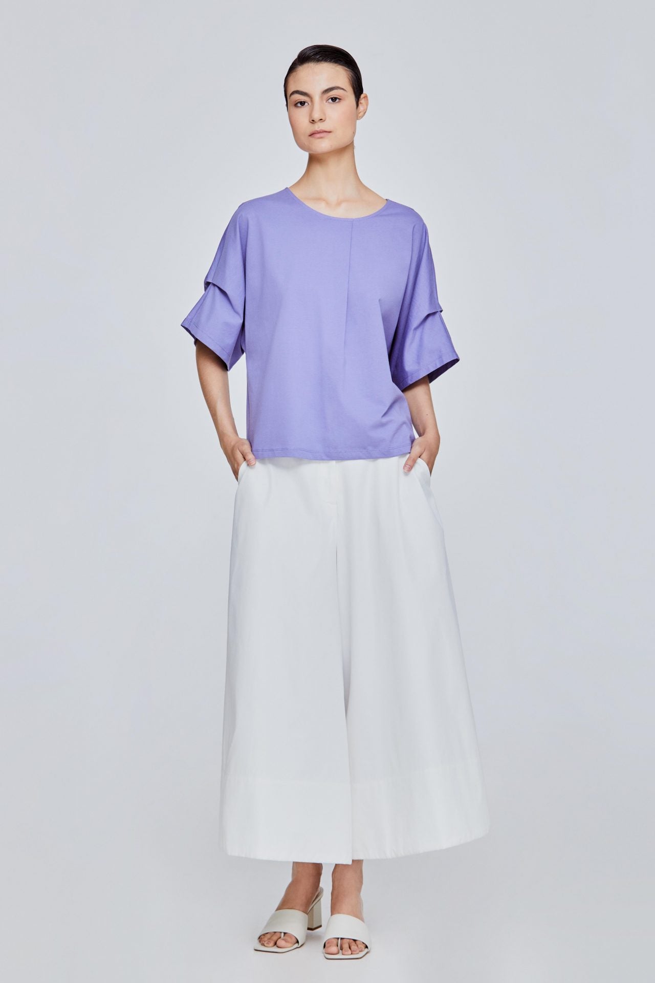 color:LAVENDER