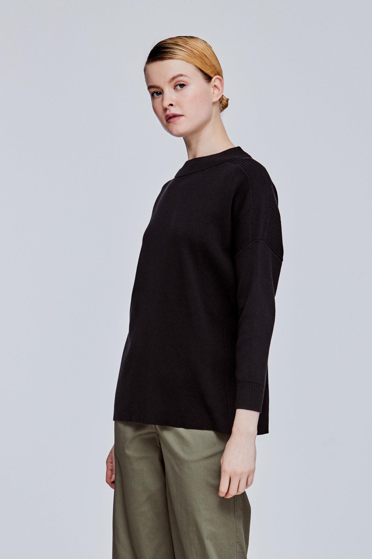 color:BLACK