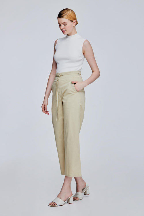 color:BEIGE